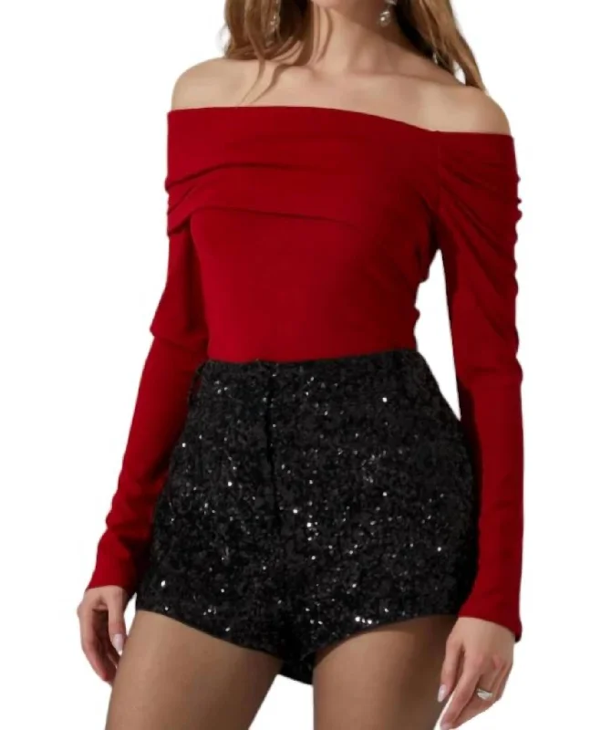 Jada Off Shoulder Top In Red